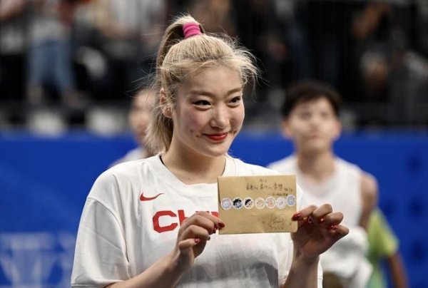 爱配资 中国女篮“第1球星”李梦：税后到手500万年薪，税前能够有多少？